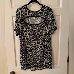 Heimish USA gray leopard short sleeve top